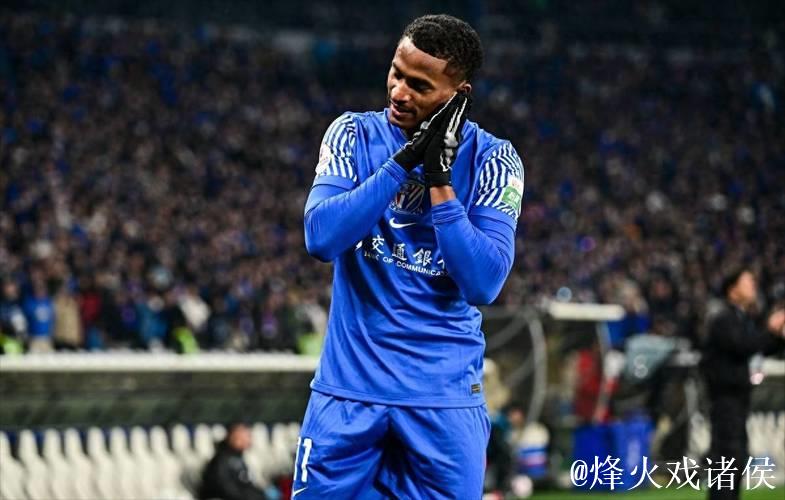 申花艰难挺过难关 暂时回到榜首 米内罗用脸顶入一球 申花艰难挺过难关 暂时回到榜首 米内罗用脸顶入一球