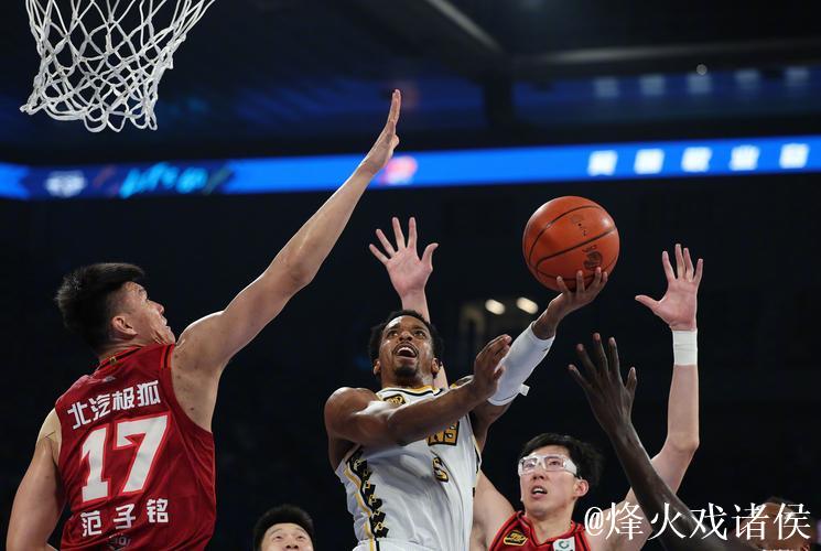 广厦主场打爆辽宁,外援成最大软肋,半场甩开近二十分难翻盘,上海轻松踩江苏,团队配合才是王道,积分榜风云再起谁还能撑到底? 广厦主场打爆辽宁,外援成最大软肋,半场甩开近二十分难翻盘,上海轻松踩江苏,团队配合才是王道,积分榜风云再起谁还能撑到底?